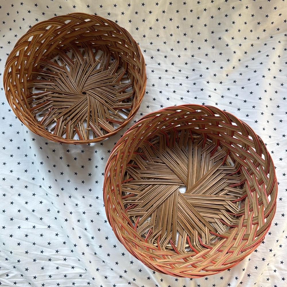 Vintage Set of 2 Wicker Woven Rattan Baskets 9.5” & 11” Brown w/Red Midrib Style